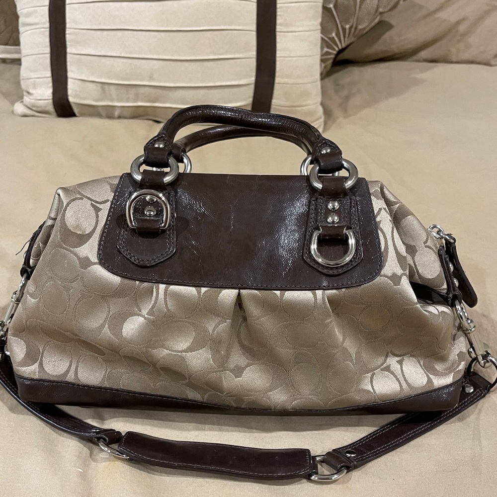 Coach purse!! - Picture 3 of 11